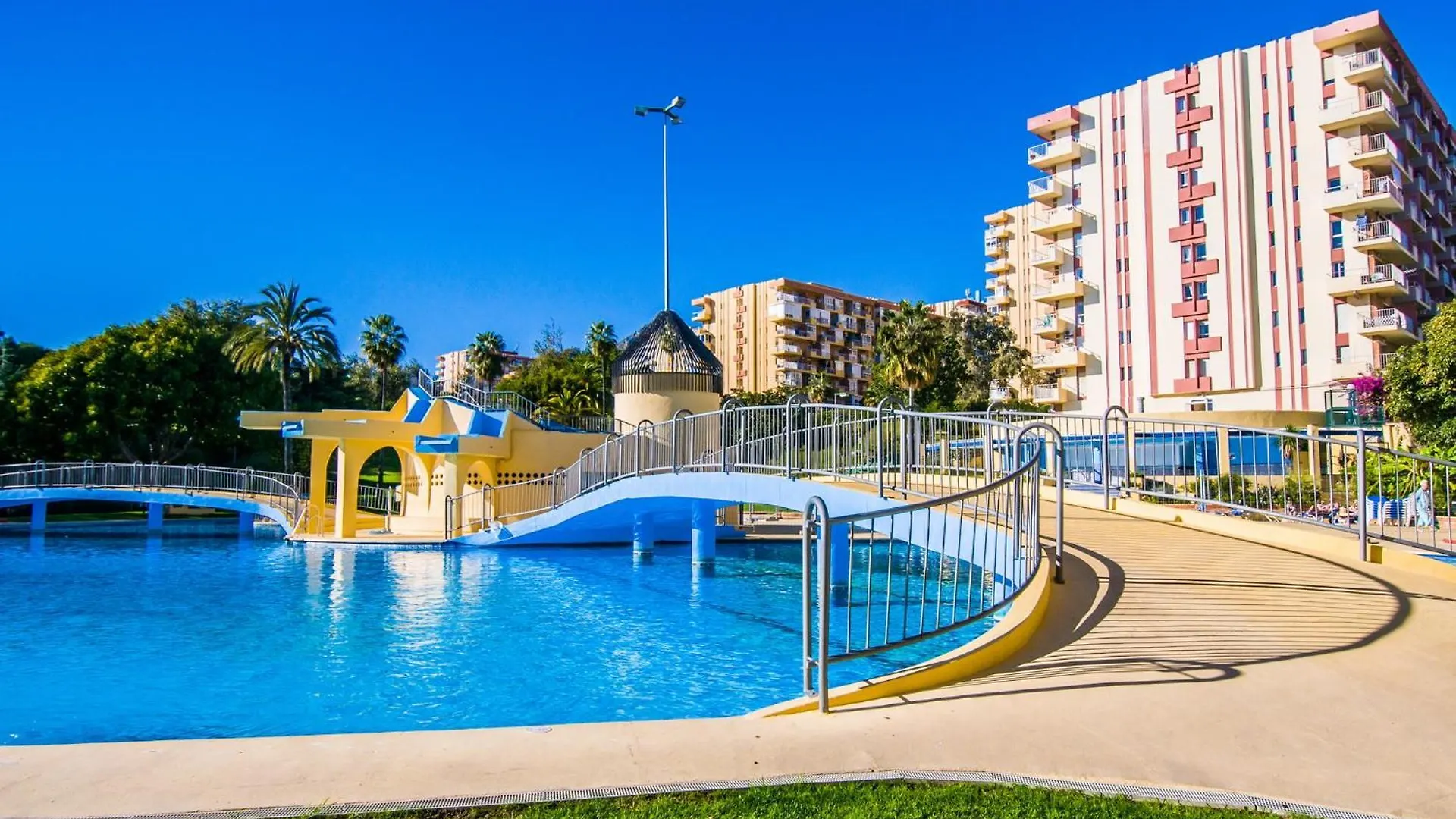 532 Minerva Apartamentos- Vistas Al Mar Y A La Piscina - Excelente Ubicacion Benalmadena 0*,  Spain